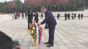 Торжественное возложение цветов к памятникам Ким Ир Сену и Ким Чен Иру, Пхеньян, 19 октября 2023