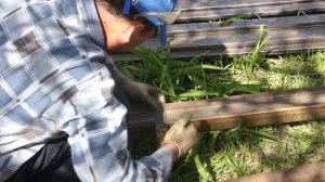 Бетонирование столбов для забора. Как поставить забор своими руками.mp4