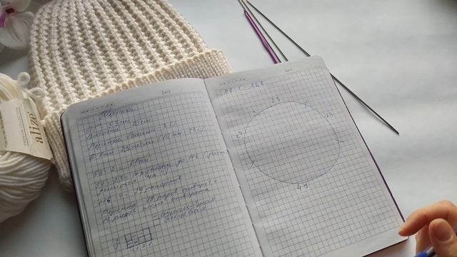 МК детская шапка спицами с завязками