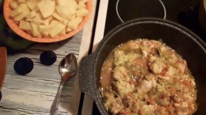 КУРИЦА ТУШЁНАЯ С КАРТОШКОЙ И ОВОЩАМИ В КАЗАНЕ.