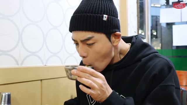 새벽에 배고파서 충정로 노포라면집 먹방 신라면 만두라면 치즈라면 떡라면 치즈김밥 제육볶음 korean mukbang