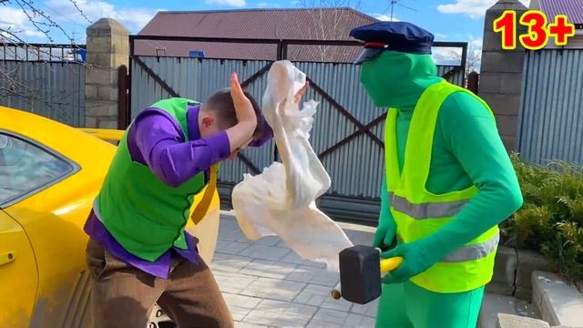 Magician Mr. Joe TURNED Green Man in Police Man on Chevrolet Camaro 13+ смотреть онлайн