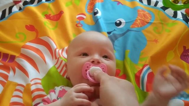 ПАПА В 40. Как научить ребенка сосать соску. смотреть онлайн