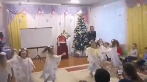 Рождественский танец с колокольчиками