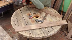 DIY Mesa de Carretel com Tampo de Pallets - Mesa Redonda