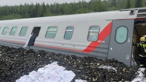 Опубликованы кадры эвакуации пострадавших после схода поезда в Коми
