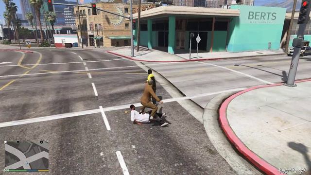 Grand Theft Auto V Trevor  GTA5 Тревор бьёт всех на своём пути Драка в GTA5,