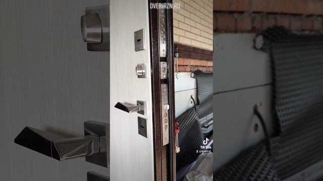 Дверь с терморазрывом с квадратной ручкой #shorts смотреть онлайн