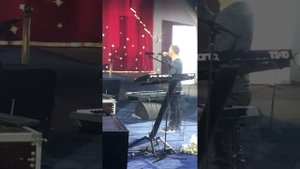 Юрий Шатунов поет акапельно "Белые розы"