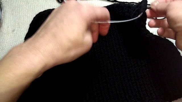 Шапка на двух спицах резинкой 1х1