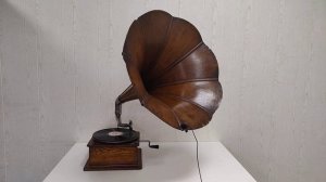 Девушка с закрытыми глазами (фокстрот) - на английском граммофоне.