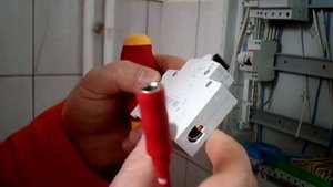 Сборка щита. Отвертка WIHA с динамометрическим усилием затяжки.
