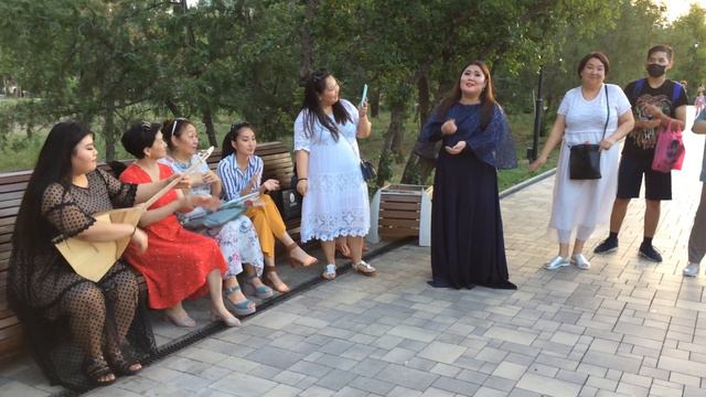 Исполнение выпускницы Этношколы Эрдниевой Ангиры и педагога Брюгидиковой Айсы Хонгоровны смотреть онлайн