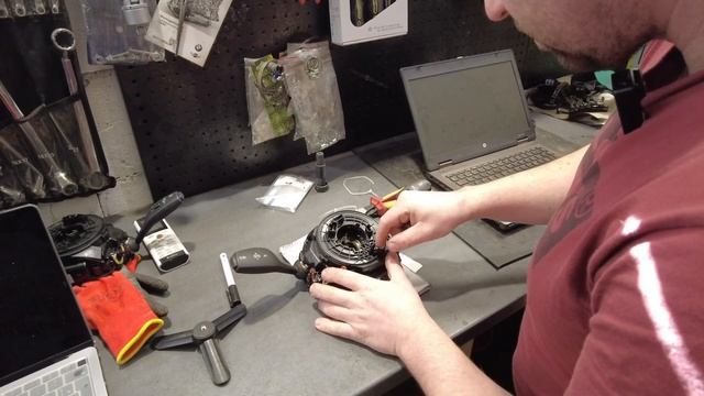 Подрулевой модуль (Улитка) Замена и кодирование с Bimmerdoc.  SZL BMW F10,