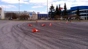 Контраварийная подготовка на мотоцикле. Объезд препятствия в повороте