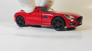 Модель автомобиля Mercedes-AMG GT в масштабе 1:32