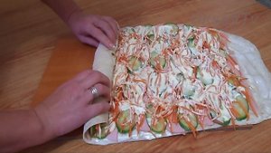 Рулеты из лаваша с колбасой и морковью по-корейски. Lavash rolls with sausage and spicy carrots.