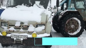 Расчистка снега МТЗ 80 с отвалом и грузами!Первая попытка неудачная!