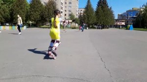 Как кататься на роликах. Учимся поворачивать на роликах. Учимся кататься на роликах! Девочке 7 лет.