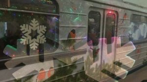Новогодний поезд метрополитена в Москве