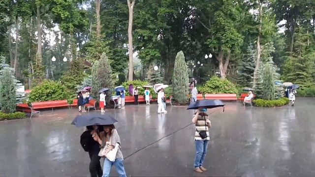 ГРАД ВО ВРЕМЯ ТАНЦЕВ,НО БЛОГЕРЫ СНИМАЮТ!!!! смотреть онлайн