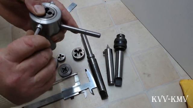 Приспособление для нарезания наружной резьбы плашкой на токарном станке смотреть онлайн