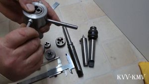 Приспособление для нарезания наружной резьбы плашкой на токарном станке