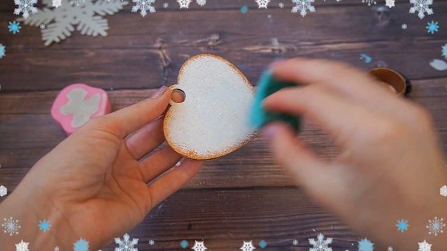 Новогодняя игрушка с лепниной из гипса /новогодний декор своими руками
