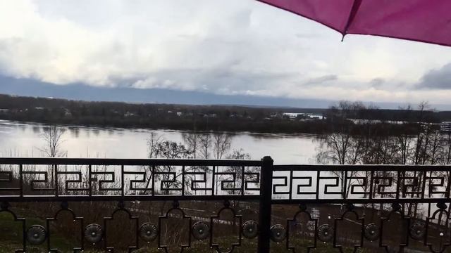 Набережная Вятки. Ненастье - город Киров.