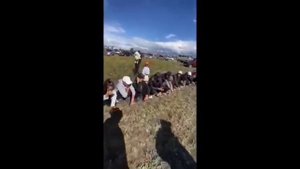 В Туве провели конкурс, участники которого ради машины сидели на корточках