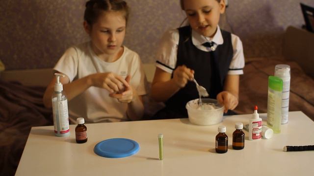 #каксделатьслайм МОЙ ПЕРВЫЙ СЛАЙМ/ Лизун в домашних условиях своими руками