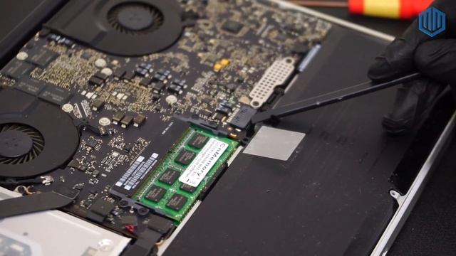 MacBook Pro 15 Zoll A1286 2009 bis 2012 Akku wechseln – Reparatur Anleitung (DEUTSCH) смотреть онлайн