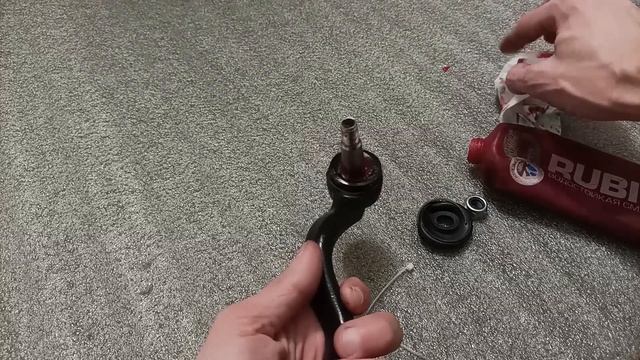 Как одеть пыльник рулевого наконечника при помощи стяжки. смотреть онлайн