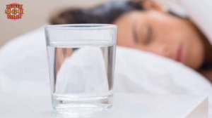 Почему следует ставить стакан воды на ночь у кровати!?