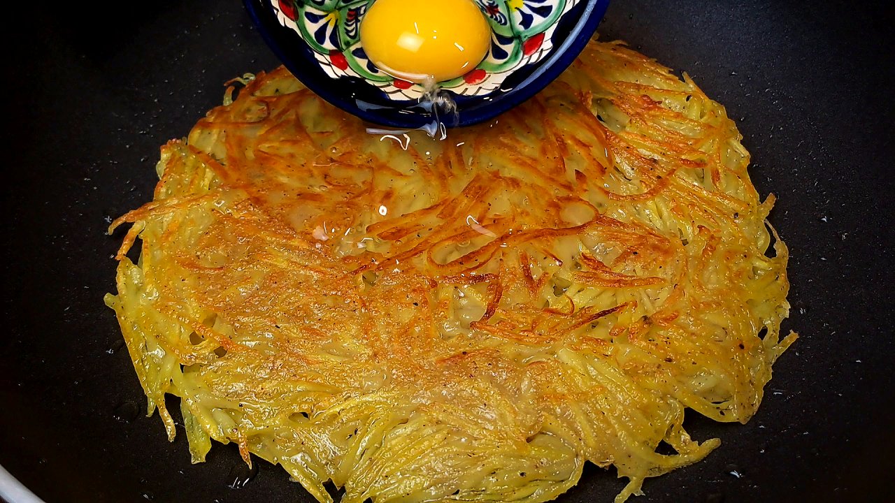1 картошка и 1 яйцо. Я еще никогда не ела такой вкусной картошки. Простой рецепт завтрака за 5 минут
