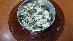 Салат с курицей и грибами