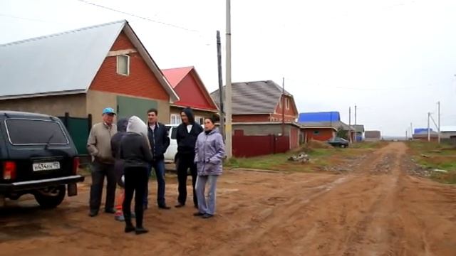 Жители частного сектора требуют асфальт на улицу Яблоневую смотреть онлайн