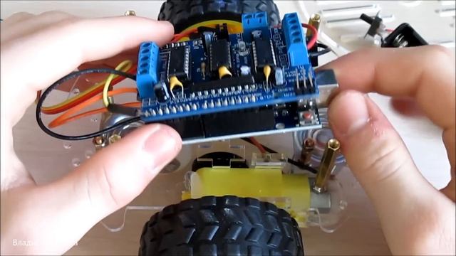 Bluetooth Машинка Своими Руками! На Arduino. - Обзор. (v3) смотреть онлайн