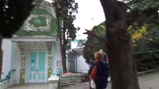 Алупка Прогулка по старинным дачам часть 1 смотреть онлайн