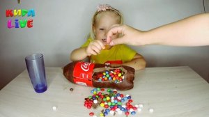 Шоколадная кока кола.Как сделать шоколадную кока колу?Кока кола с сюрпризом из скиттлс и ммдемс.