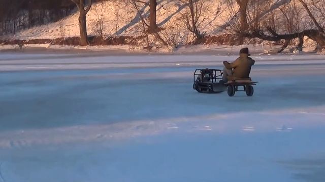 Саня катается по льду смотреть онлайн