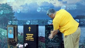 Железные памятники на могилу, памятники из металла. Это что-то новое.