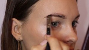 Как накрасить брови помадкой
