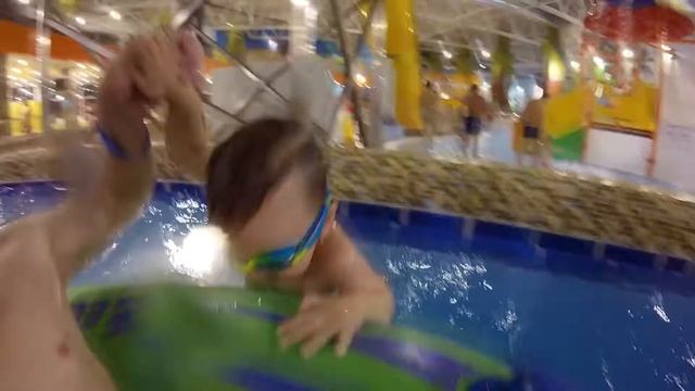 Aqua Park Orenburg water slides Аквапарк в оренбурге водяные горки, как надо плават и нырять смотреть онлайн