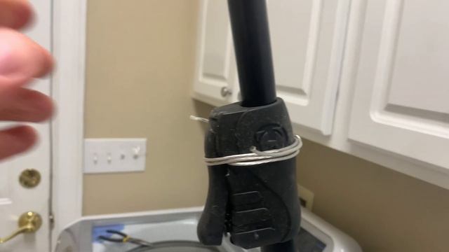 Hurcules guitar stand repair, removal of sticky rubber and restoration of color. смотреть онлайн