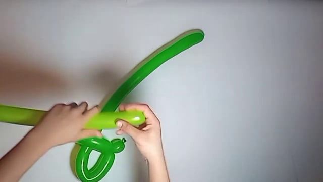 МЕЧ из шаров БЫСТРО и ЛЕГКО сабля ШПАГА Easy Balloon Sword DIY TUTORIAL смотреть онлайн