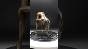 Бронзовая статуэтка "Обнажённая нагнулась"