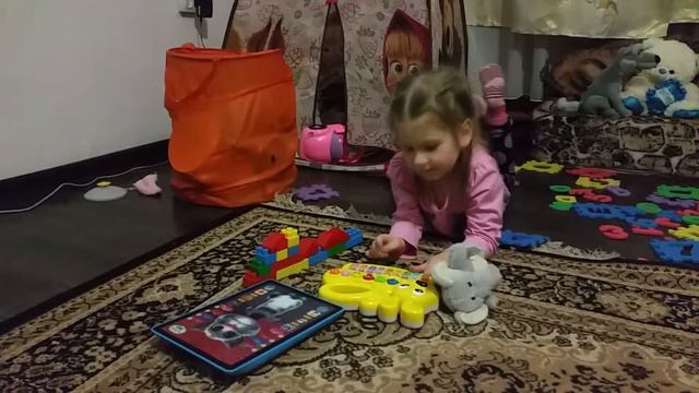 Играем на детском пианино смотреть онлайн