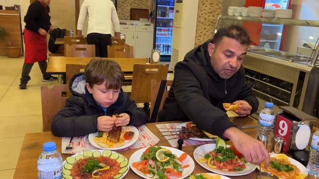 ADANA'NIN TRIPADVISOR BİRİNCİSİ KEBAPÇISI ! l Sokak Lezzetleri смотреть онлайн