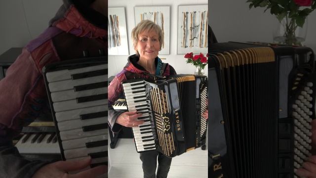 Song: Marsch Folies Bergere from: Paul Lincke (Songnumber: 822) смотреть онлайн